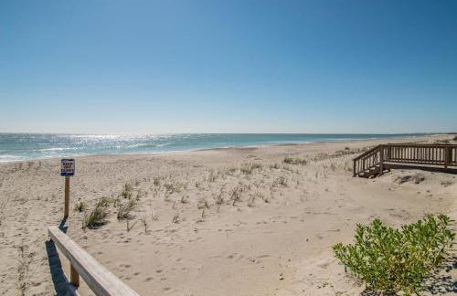 Cozy Beach House Steps from the Shore: 4 Bedroom - Foto 32