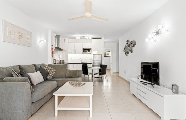 Paloma Beach Apartments - Photo 4