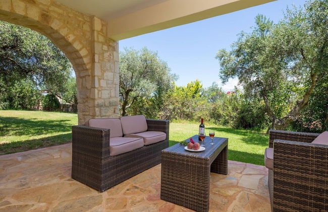 Villa in Tavronitis With Pool & Stunning Views - Photo 37