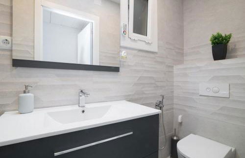 Nice, Cozy, UP TO 6, FCB stadium, free parking - Photo 17