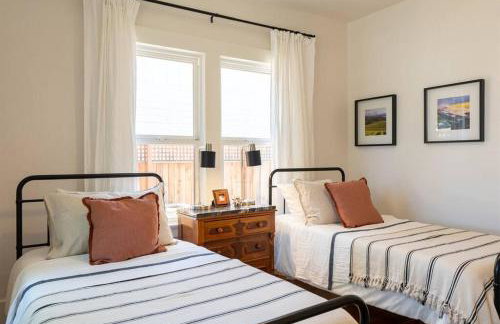 Vine Street Bungalow-Hot Tub, EV, Walk to Town - Photo 28