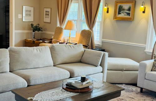 Bright Home for Family and Groups with Patio - Foto 38