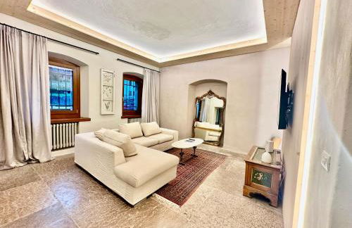 Historic lakeside villa w/ majestic Tre Cime views - Foto 1