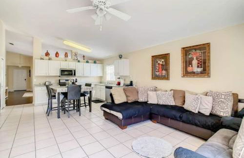 Family retreat w pool, hot tub & games - Foto 27