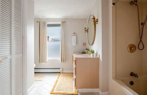 NEW! Family-Friendly Getaway -1 Mi to Dtwn Salem w Roof Deck & Tiki Bar - Foto 23