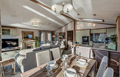 Kingfisher Lodge - Lakeside Lodge With Hot Tub - Foto 51