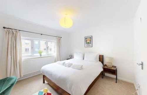 4 bedroom family home on Piccadilly line - Foto 8
