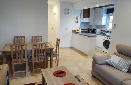Spacious Ground floor apartment with Garden & Communal Pool - Foto 18