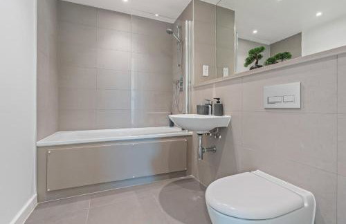 Luxury Penthouse Wembley Stadium Sleeps 10 and Parking - Foto 27