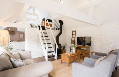 Cosy Cotswolds Farm Stay with Log Burner - Peaceful Winter Retreat - The Dairy - Foto 37