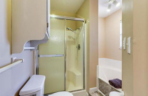 Group Friendly! Waterfront Grand Lake Home with Dock - Foto 17