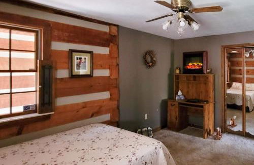 Scenic Lakefront Cabin Dock Water Activities Games - Foto 38