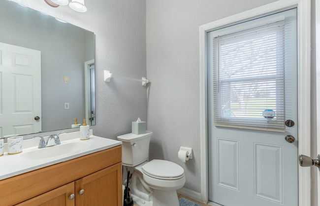 Poolside Serenity Near Disney World 4 Bedroom Home by RedAwning - Foto 26