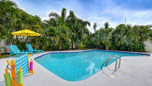 5 min to Beach, Heated Pool, Movie & Game Rooms! - Foto 2, sunbed