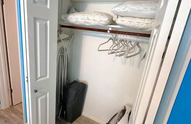 Stylish 2BR Condo Near Beach, Large Pool & Patio, Pet Friendly - Foto 22