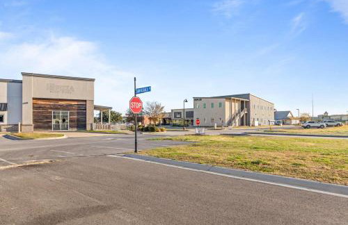 NEW Willow House KING Garage Sports Complex - Foto 9