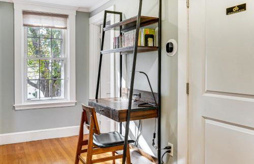 Walk to Constitution Beach Mid-Century Boston Gem - Foto 12