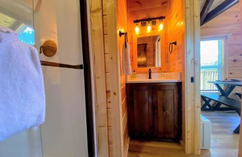B3 NEW Awesome Tiny Home with AC Mountain Views Minutes to Skiing Hiking Attractions - Foto 28