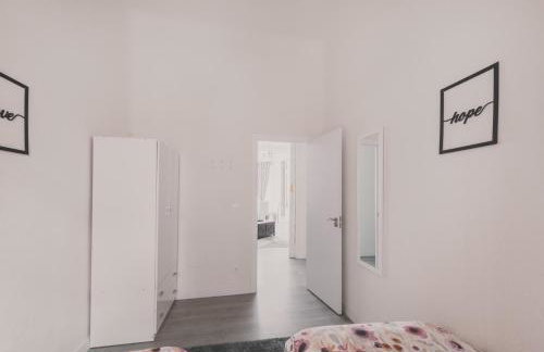 Amplio Piso de 7 habs, 4 baños sobre calle Gran Vía - Foto 25
