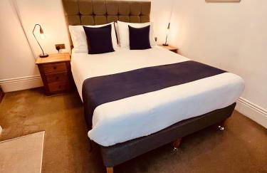 Carlton Guest Suites - Weymouth - Photo 1