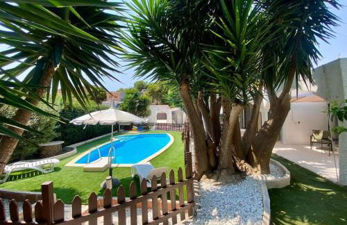 Mediterranean Villa - Private Pool , Garden & BBQ - Photo 7