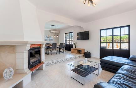 Stylish 3 BDR Retreat with Pool by LovelyStay - Foto 20