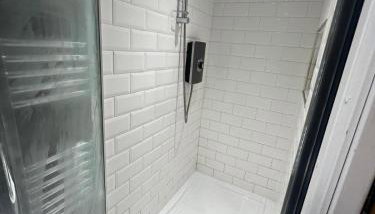 Modern Private Guest Suite Near Heathrow Free Parking & Garden - Foto 4