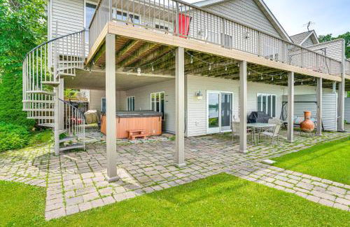 Hot Tub and Fireplace Cozy Home on Howard Lake! - Foto 25