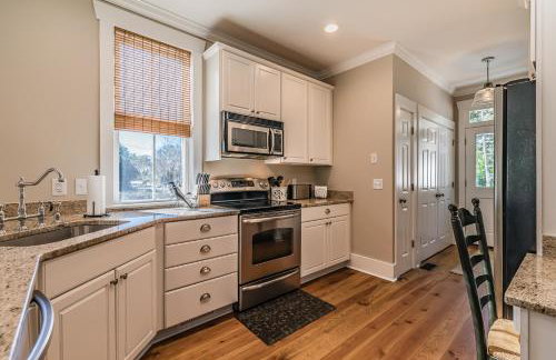 New Listing - Centrally located Beaufort home - Foto 20