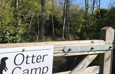 Otter Camp Private Riverside Glamping with Hot Tub - Foto 6