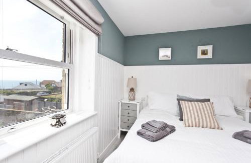 COASTGUARD COTTAGES by BOURNECOAST - A Charming Victorian Holiday Home with SEA VIEWS, HOT TUB and Garden - HB6098 - Foto 16