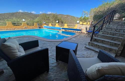 VILLA VITTORIA with LARGE PRIVATE HEATED SWIMMING POOL COMPLETE with HIDROMASSAGE FOR EXCLUSIVE USE , SEA and BEACH VIEW, 150 METERS FROM THE BEACH, POOL SURFACE 60 mq, POOL DEPTH 140 cm , FREE PARKING AND WIFI - Foto 17