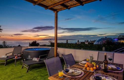 Apartamento de Lujo con Jacuzzi Privado, Piscina y Vistas al Mar - Foto 1