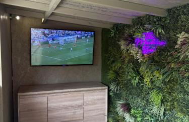 The Machine House - Hot Tub - Outdoor Bar - Foto 39