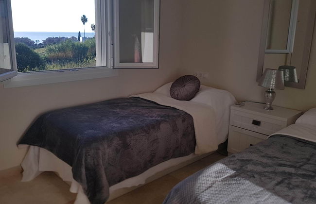 Apartmentsleeps4-pool-bbq-garden-ac - Foto 2