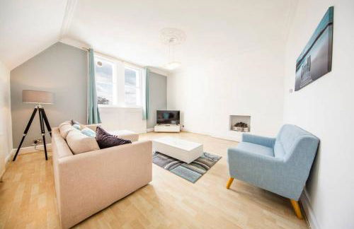 Clifton Spacious 3 Bed Apt & Parking - Simplycheckin - Foto 2