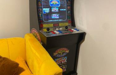 Lovely 3 bed with jacuzzi, close to airport, driveway, wifi - Foto 6