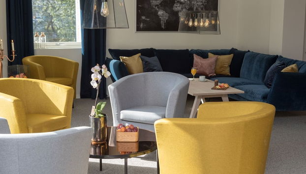 Coin salon dans le hall