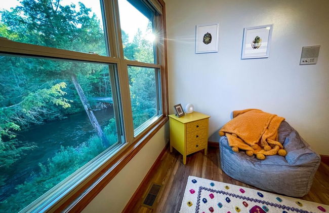 Firefly Lodge! Boardman River! Hot Tub! Woodstove! - Foto 59