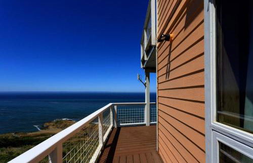 Amazing Oceanview 2 bedroom Oceanfront! by OceanviewHotTubs Shelter Cove, CA Tesla EV Station - Foto 72