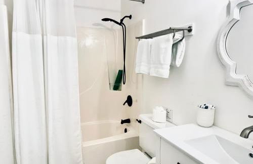 Sea Salt Vacation Home, Private Pool - Walk to Beach - Foto 18