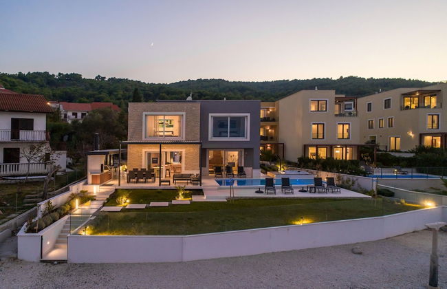 Beachfront Villa Grey Martini with Pool - Foto 47