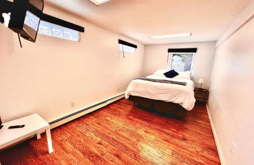 Newly Remodeled spacious units, minutes from mountains, inlet, downtown and airport - Photo 22