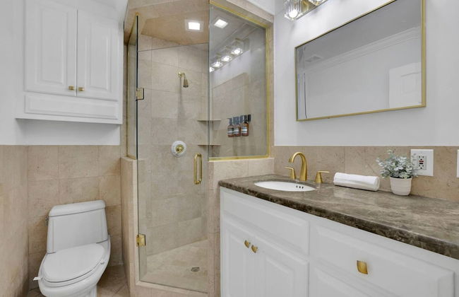 Luxury 7BR Buckhead Oasis w Pool Gameroom Firepit - Foto 23