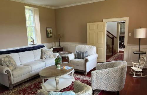 Vaux Hall Manor - 5BR Historic Farmhouse on Bay - Foto 16