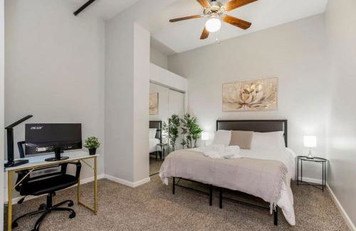 Classy 2BR-Parking, Rooftop,Near Arrowhd & TMobile - Photo 58