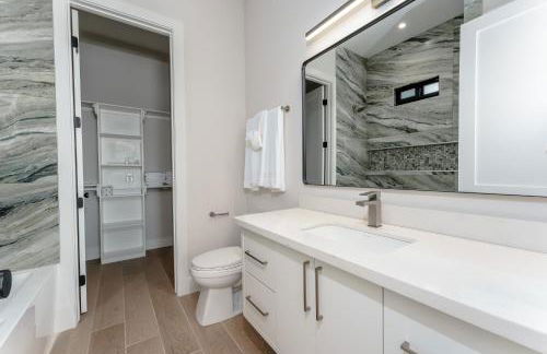 Waterfront Home with Pool Spacious Bay , Sleeps 16 - Foto 32