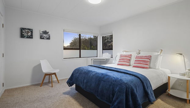 Spacious Family Home - Backyard-Mt-Views - Photo 2, Room