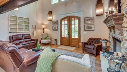 Luxurious Clarkesville Cabin with Decks and Fire Pit - Foto 5