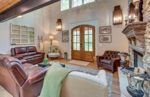 Luxurious Clarkesville Cabin with Decks and Fire Pit - Foto 5